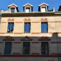 Fassade Straßenseite vor der Sanierung